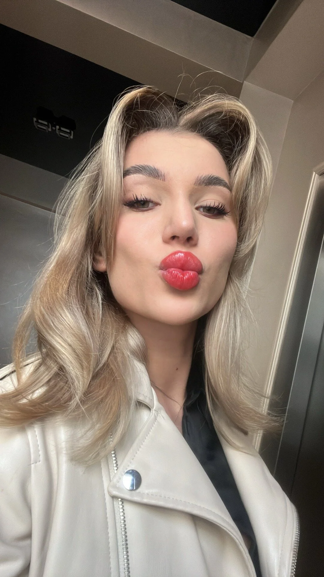 XXX Porn Photo of Nude vixenhugv 13