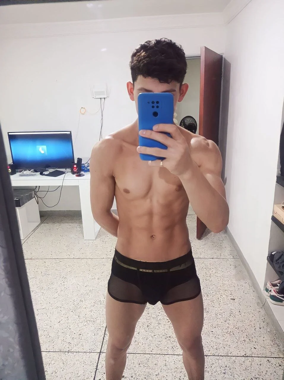XXX Porn Photo of Nude logan_thomas 9