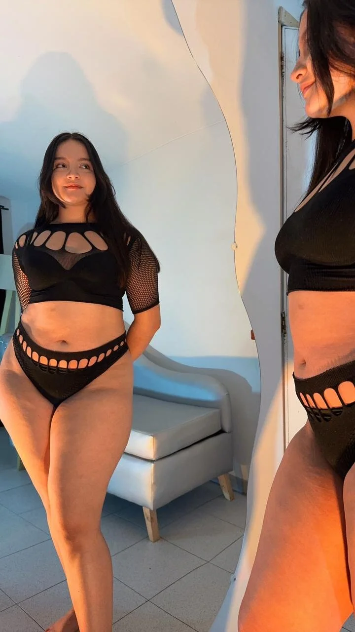 XXX Porn Photo of Nude Caroline_ponce 5
