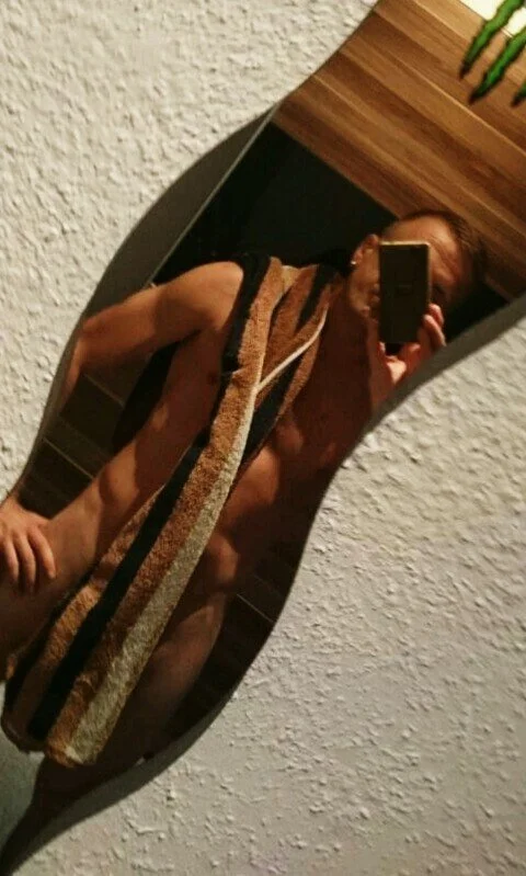 XXX Porn Photo of Nude rehsubmaI 3