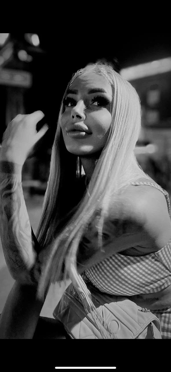 XXX Porn Photo of Nude RaquelleVon 43