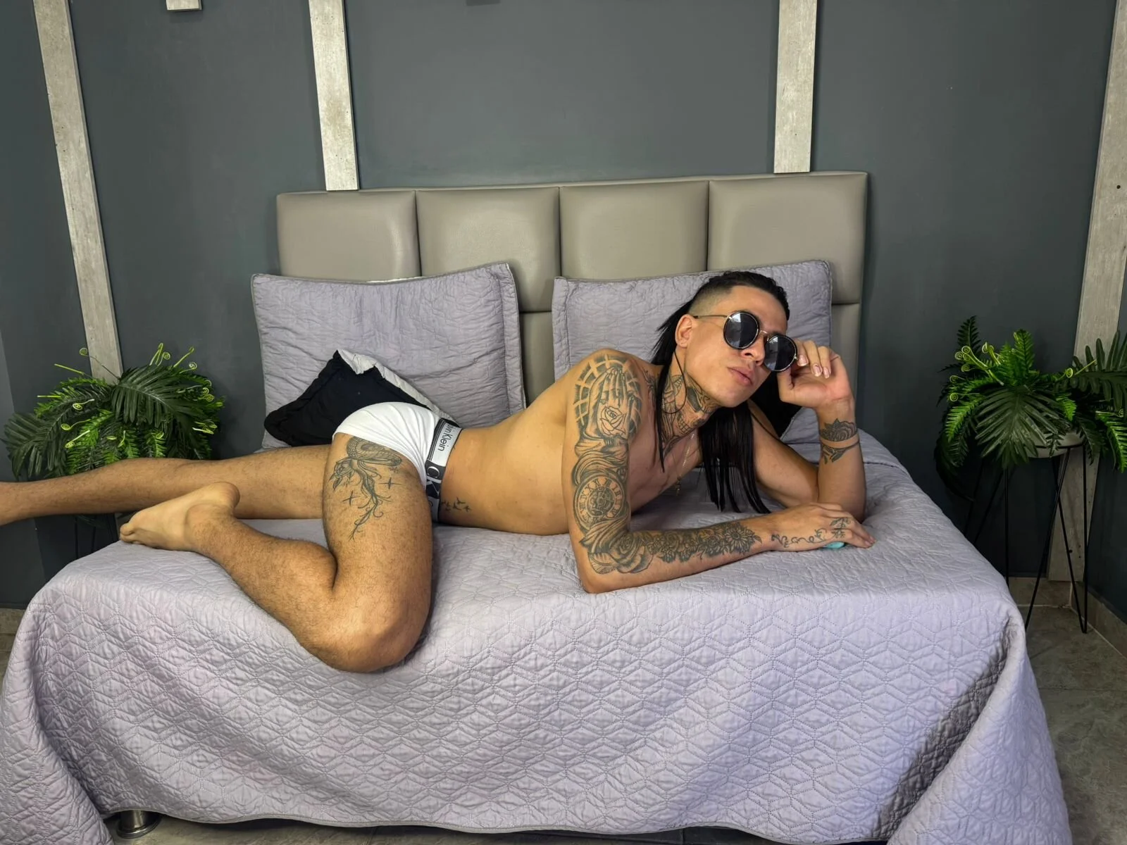 XXX Porn Photo of Nude ArohomLester 14