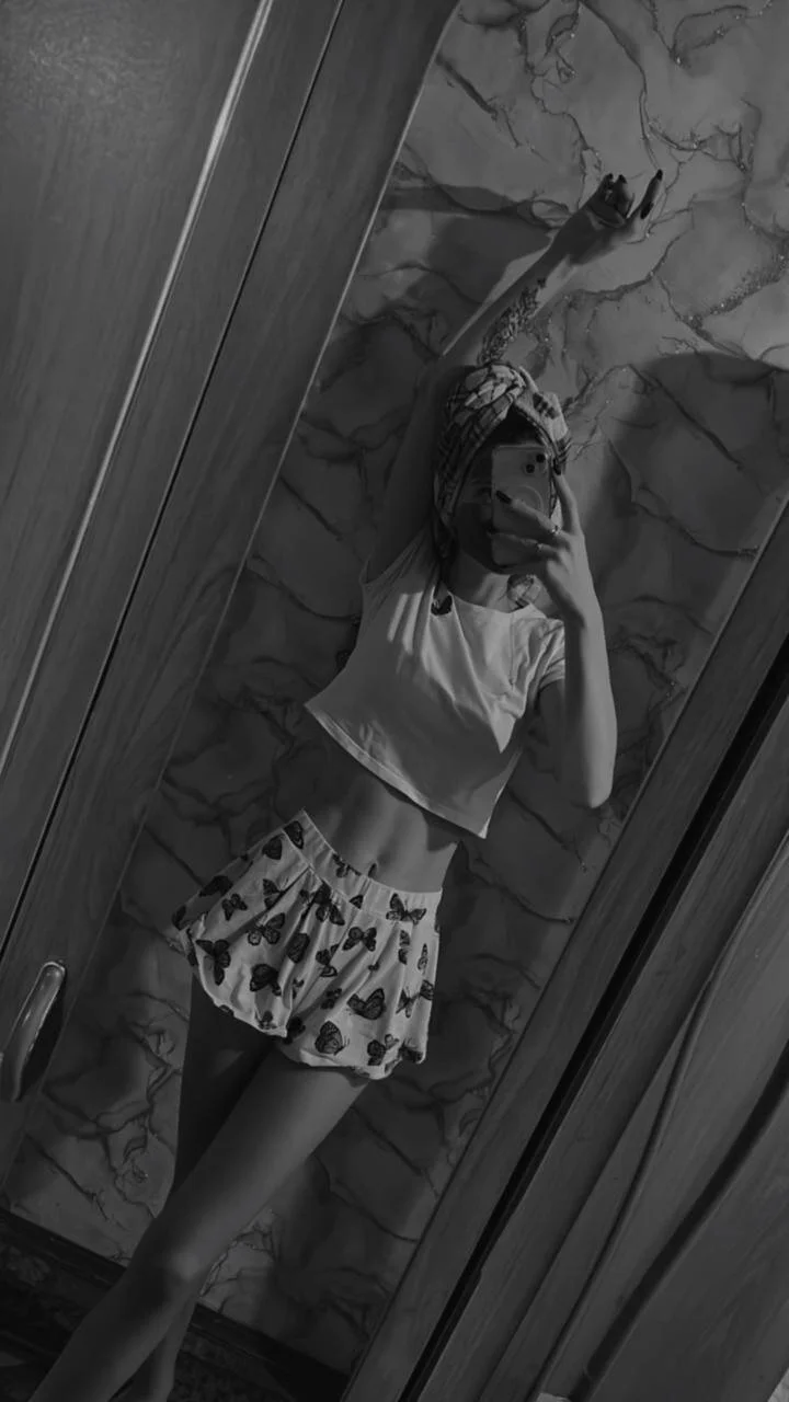 XXX Porn Photo of Nude NellyRedHot 3