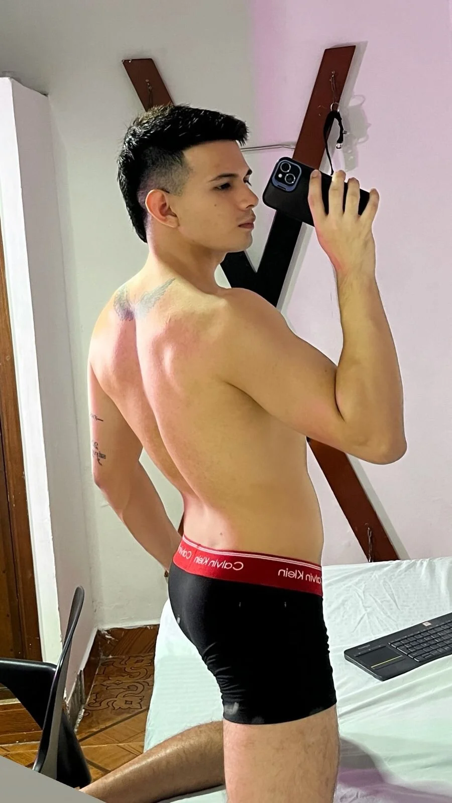 XXX Porn Photo of Nude GoldenBoyM 23