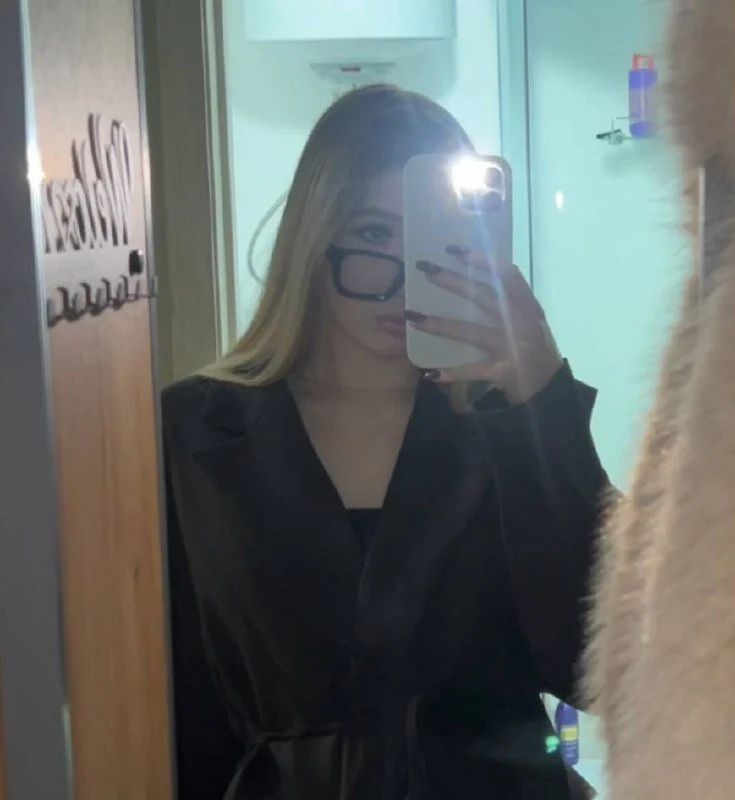XXX Porn Photo of Nude HillaryMaze 1