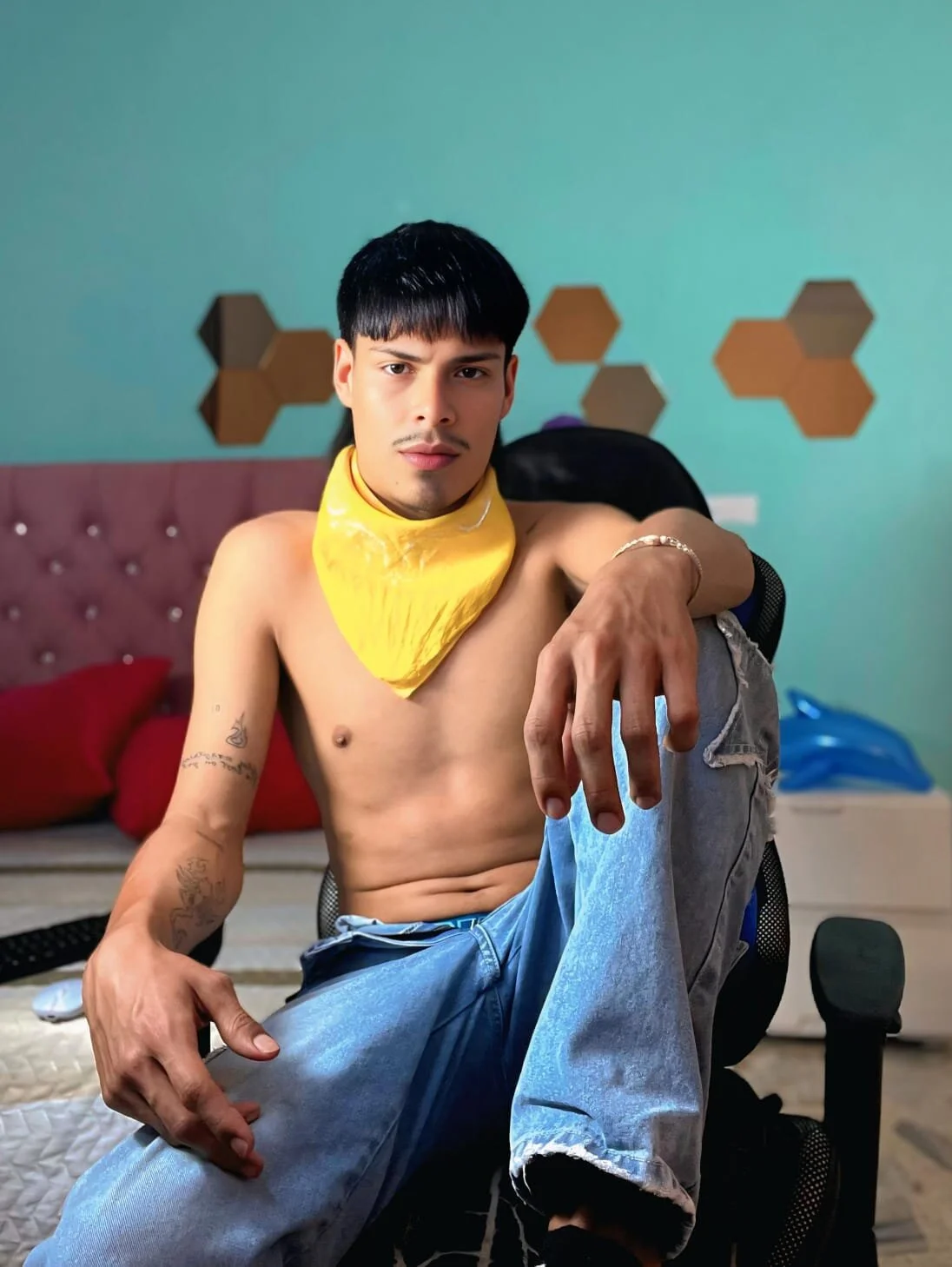XXX Porn Photo of Nude Julian_Blaze7 14