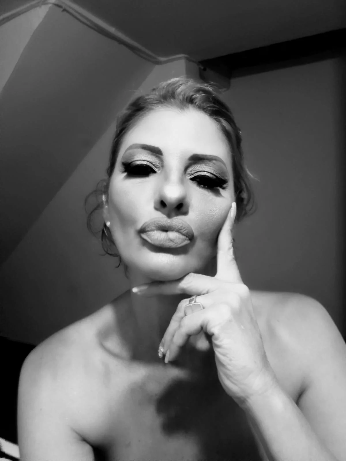 XXX Porn Photo of Nude isabella-lips007 7