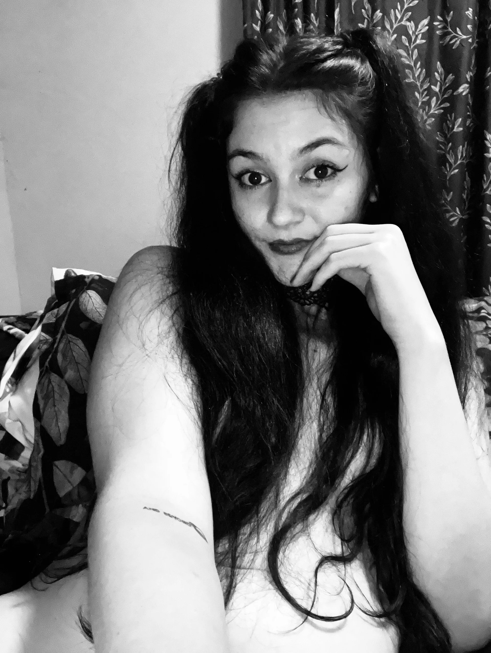 XXX Porn Photo of Nude SomeWhatFoxyX 7