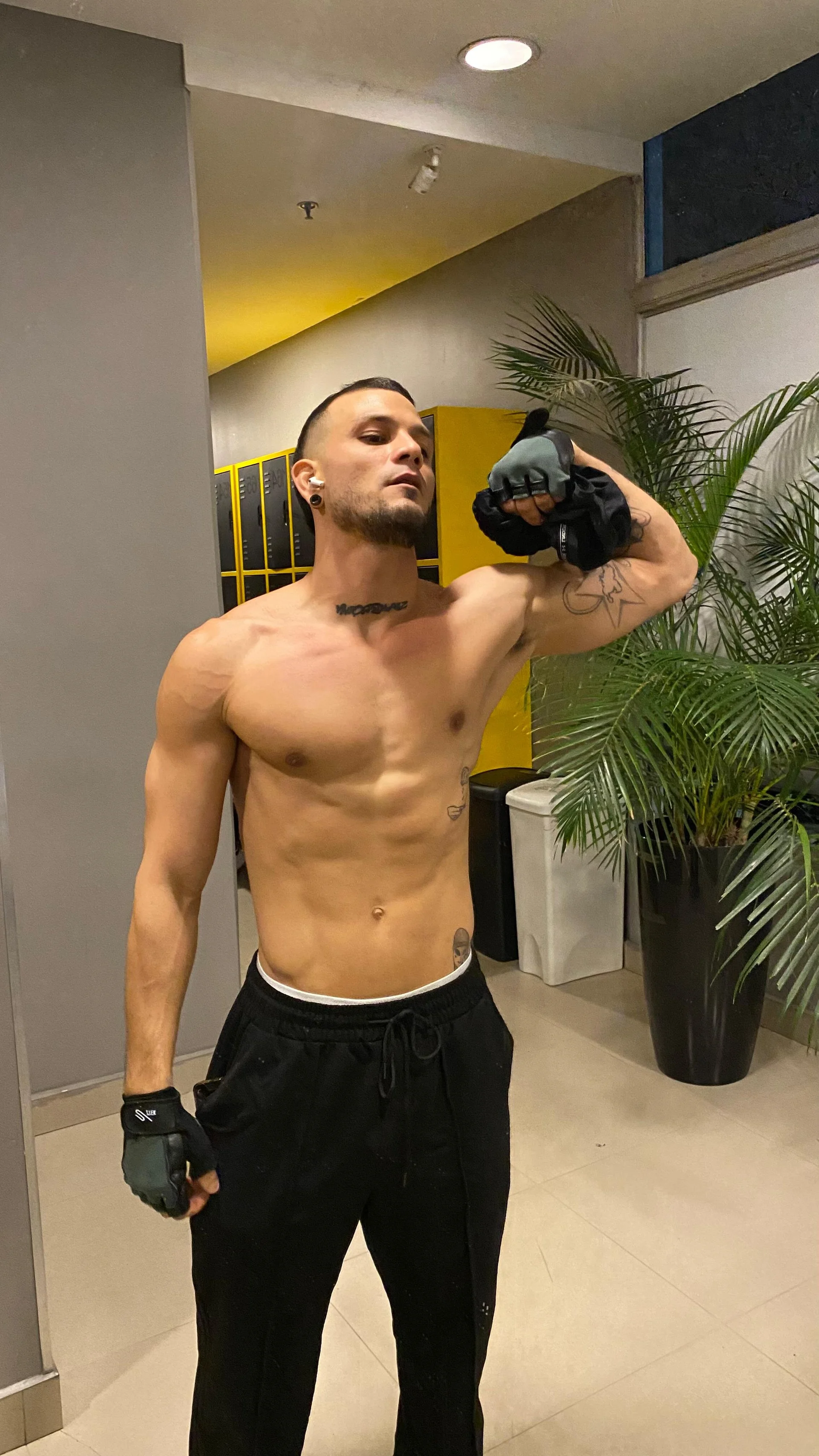 XXX Porn Photo of Nude morenosiam 17