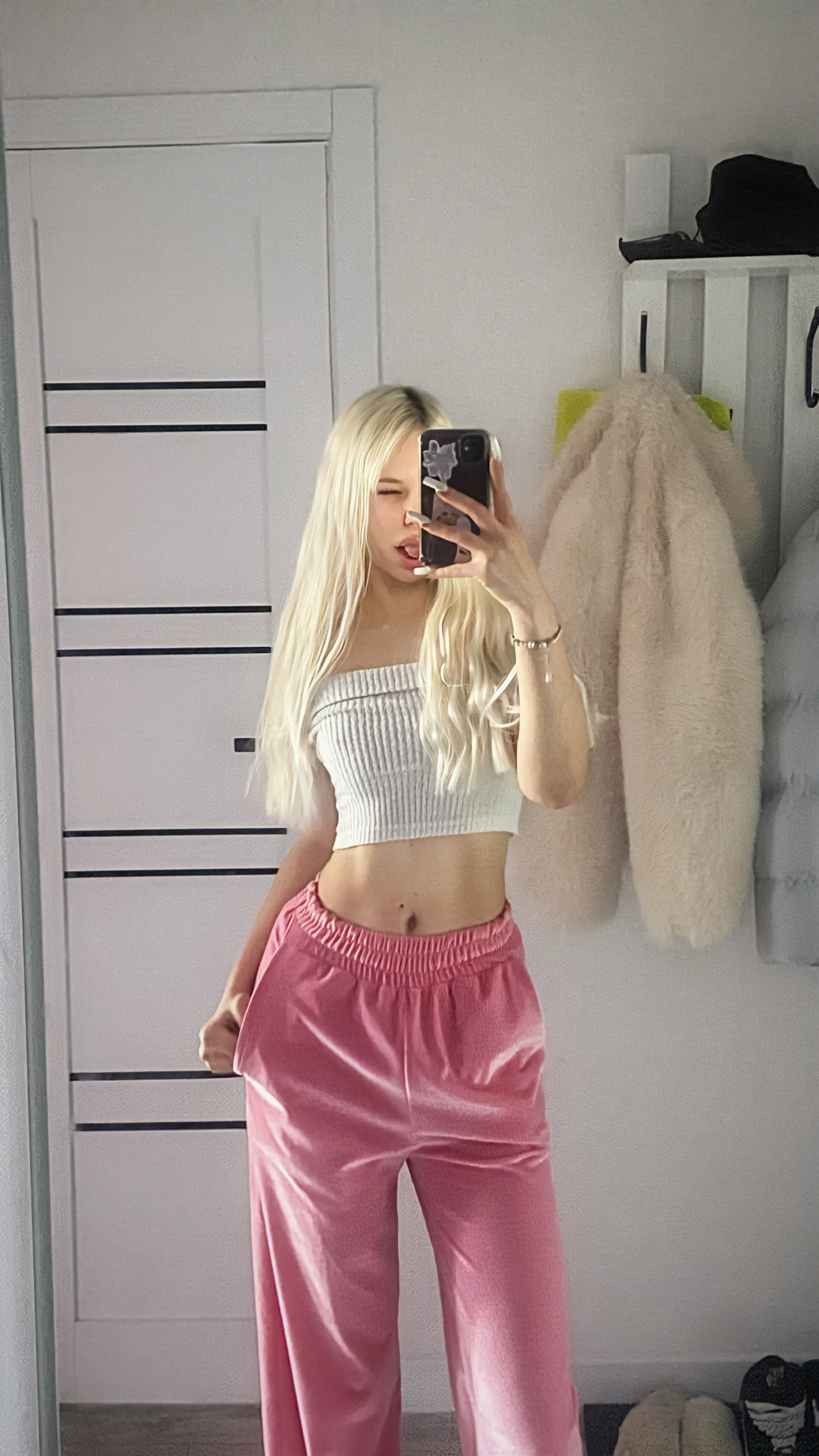 XXX Porn Photo of Nude YawingSanguine 7