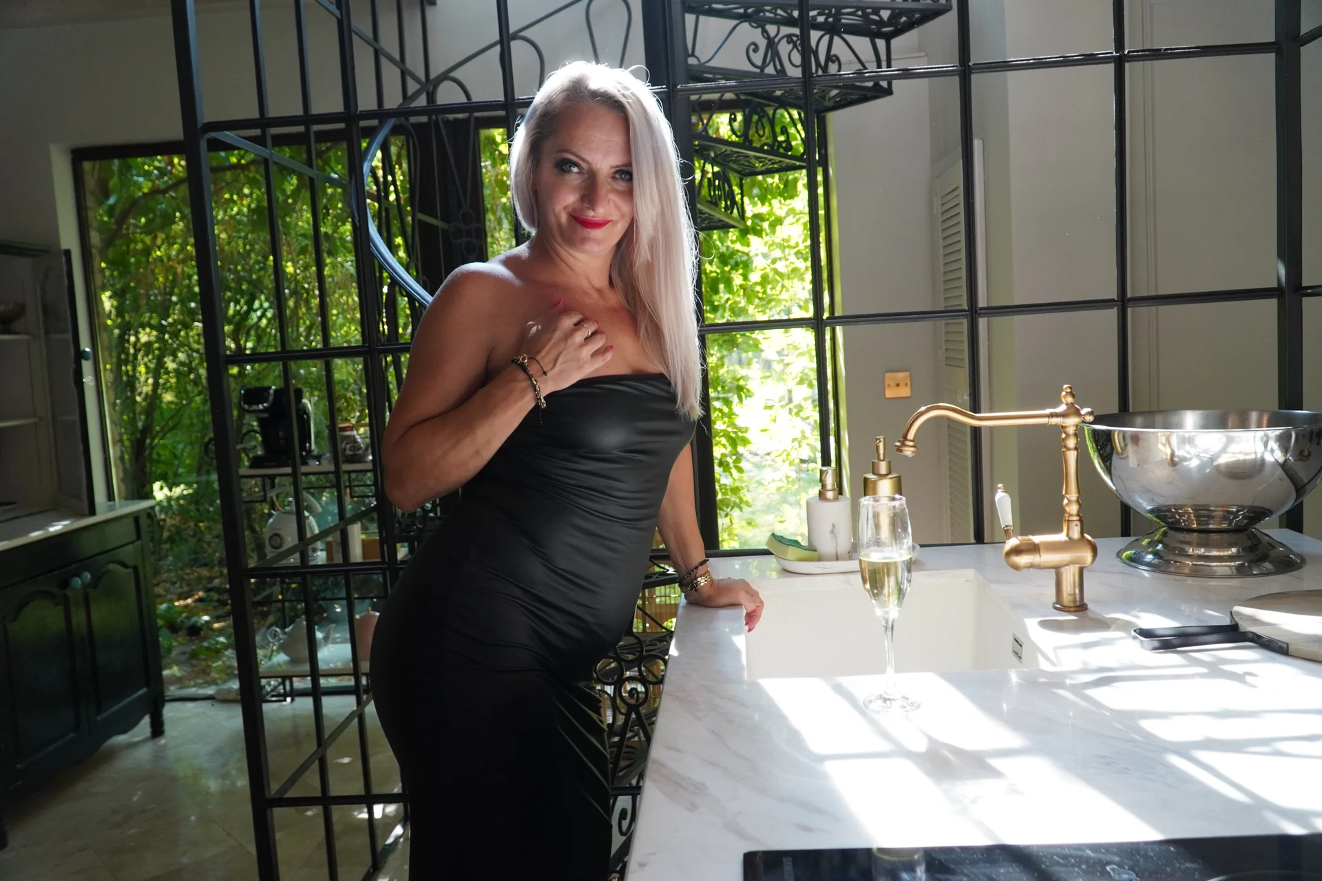XXX Porn Photo of Nude LadyTouch 46