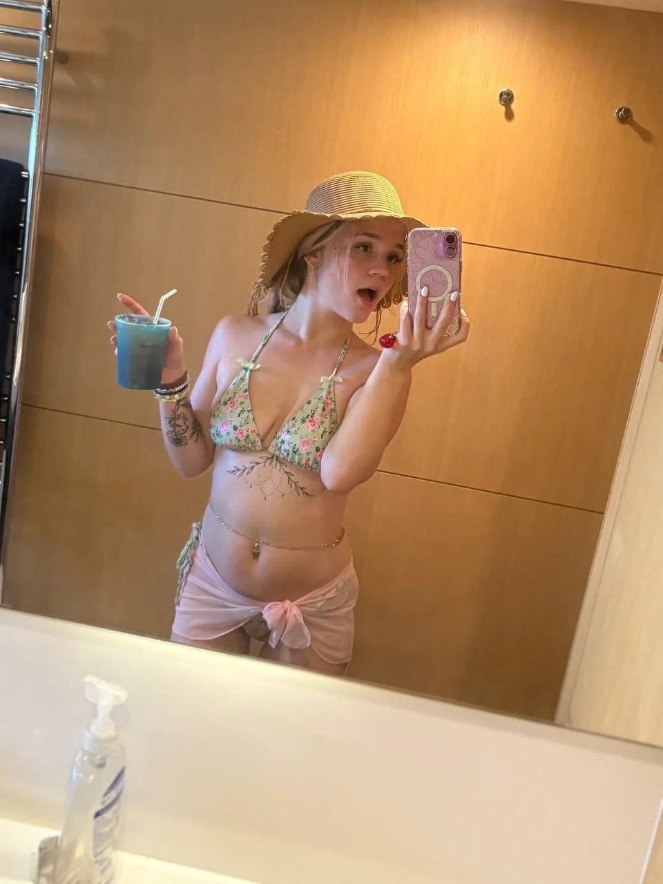 XXX Porn Photo of Nude Cutiepiespanks 124