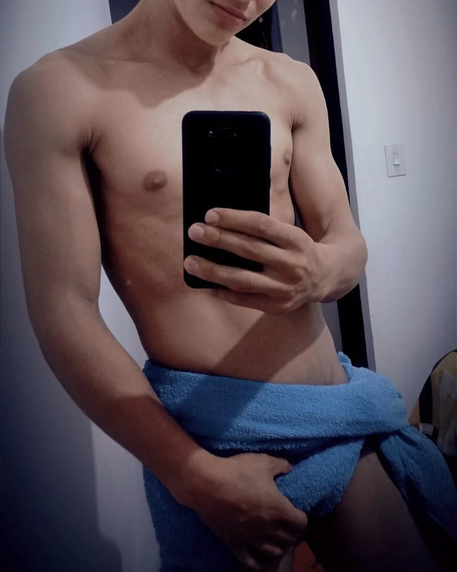 XXX Porn Photo of Nude logan_thomas 21