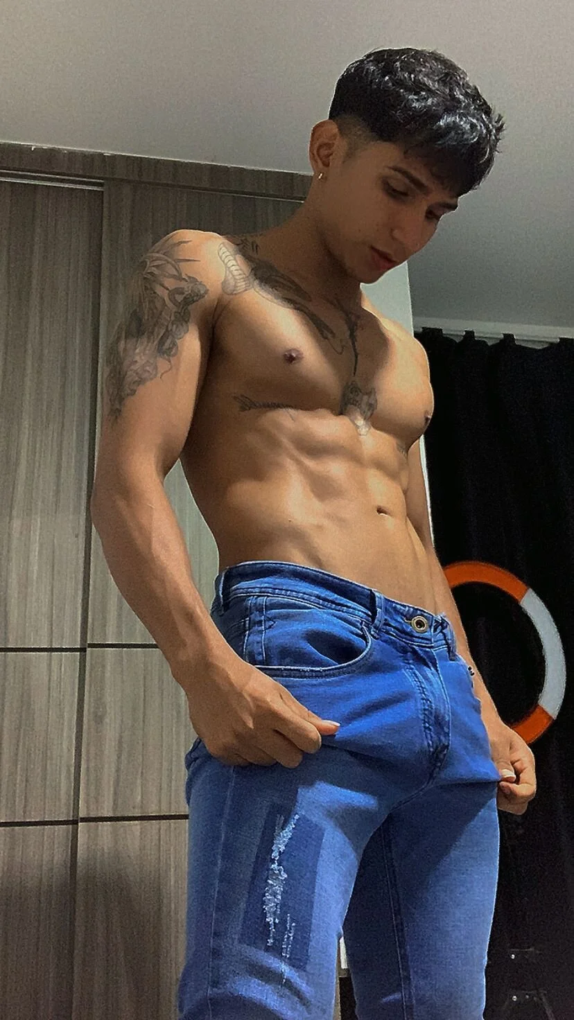 XXX Porn Photo of Nude muscle_boyhorny 35