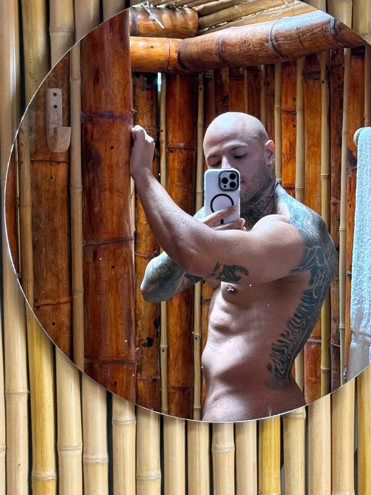 XXX Porn Photo of Nude dereckgreen 38