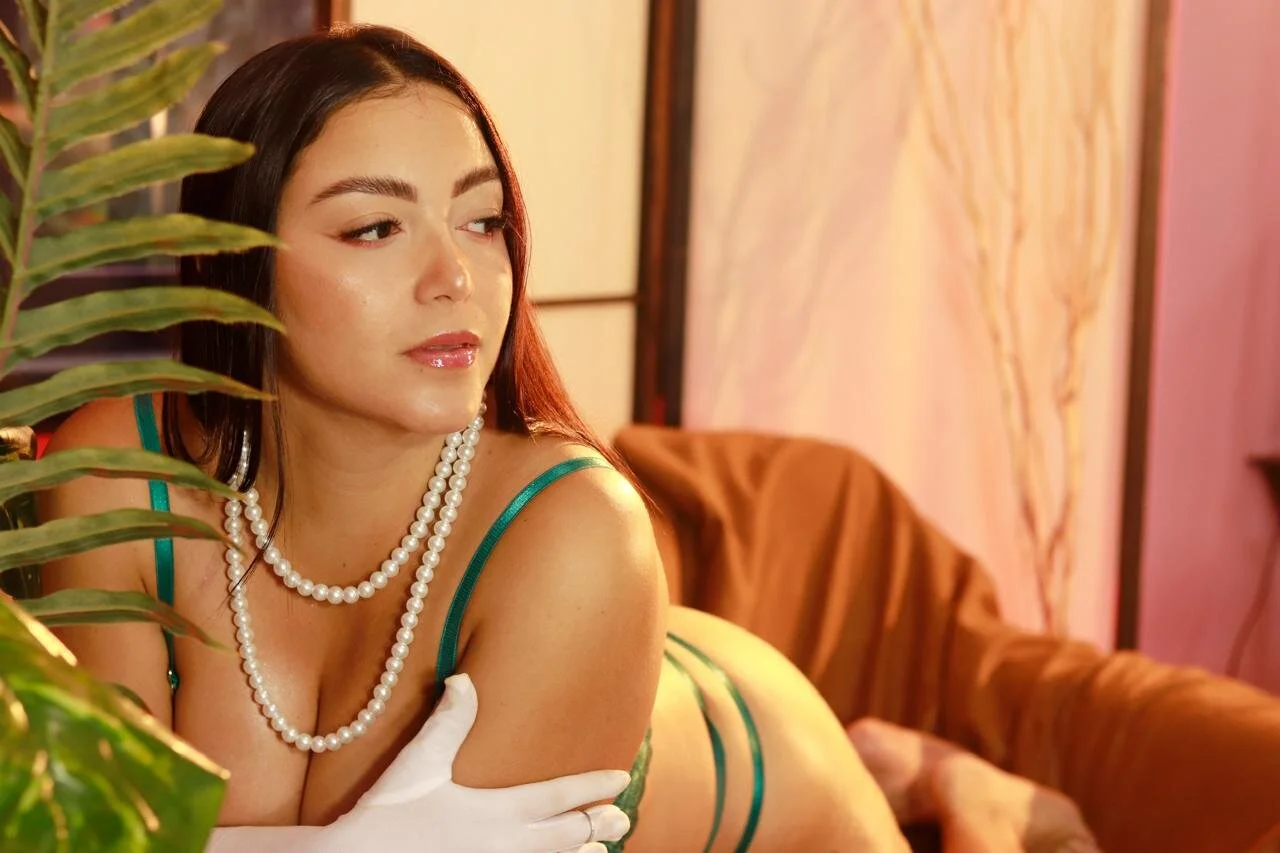 XXX Porn Photo of Nude MiaGlowVelvet 1
