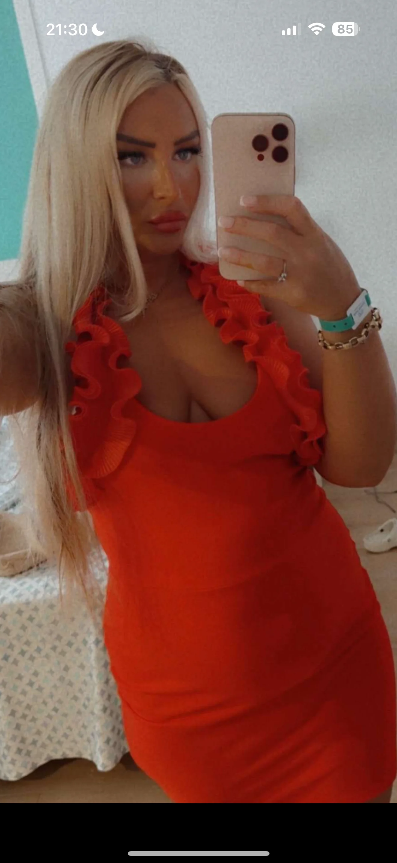 XXX Porn Photo of Nude Naughtyhousewife_x 5