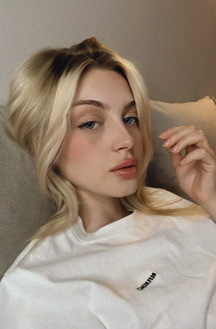 XXX Porn Photo of Nude pretty_girlnextdoor 2