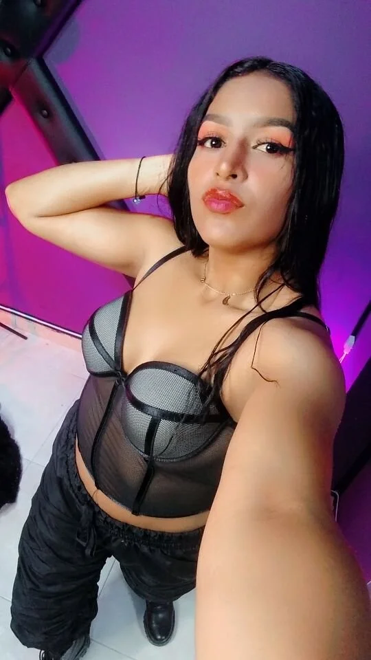 XXX Porn Photo of Nude alicee_laurent 2