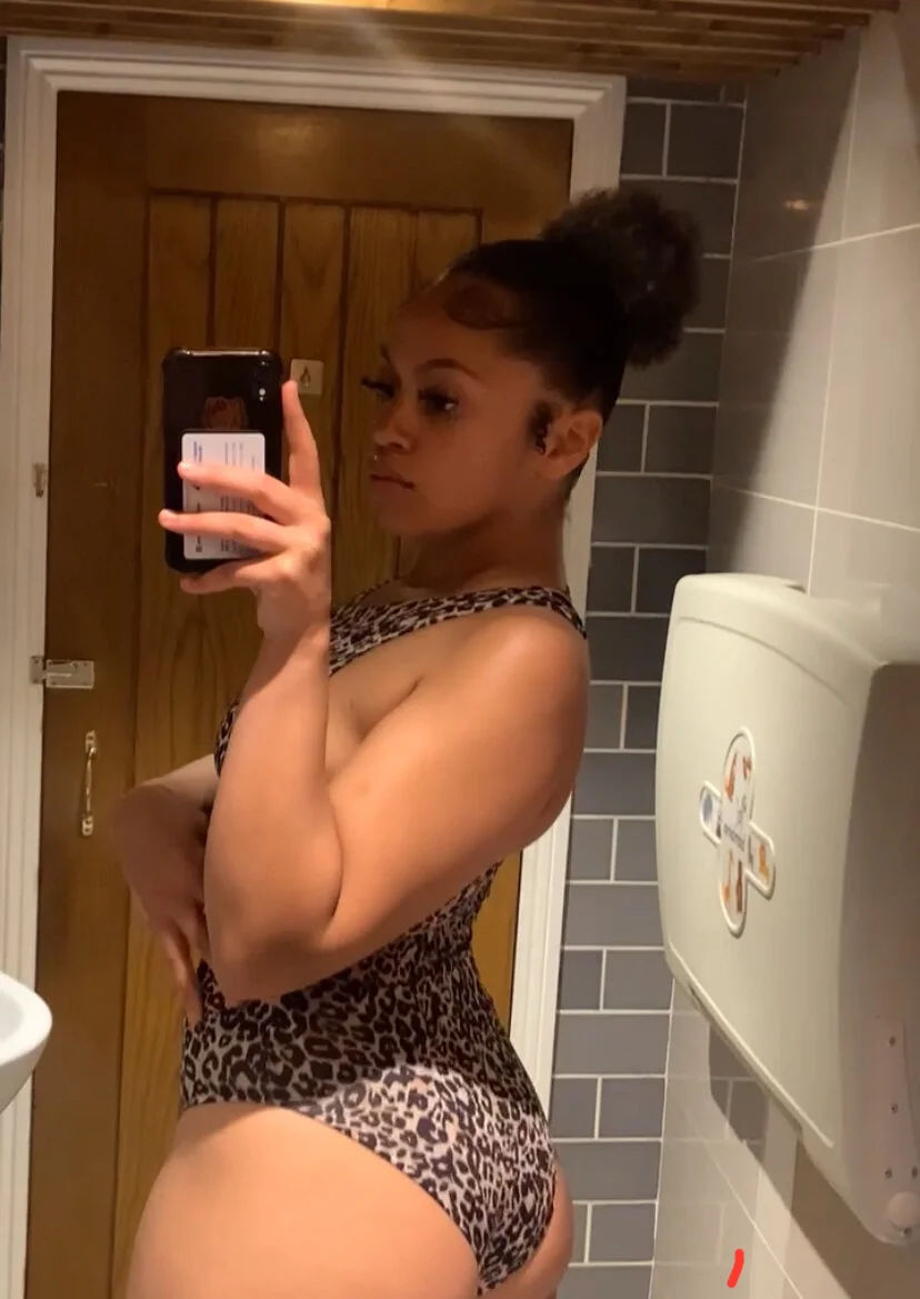 XXX Porn Photo of Nude Cherrylovez 2