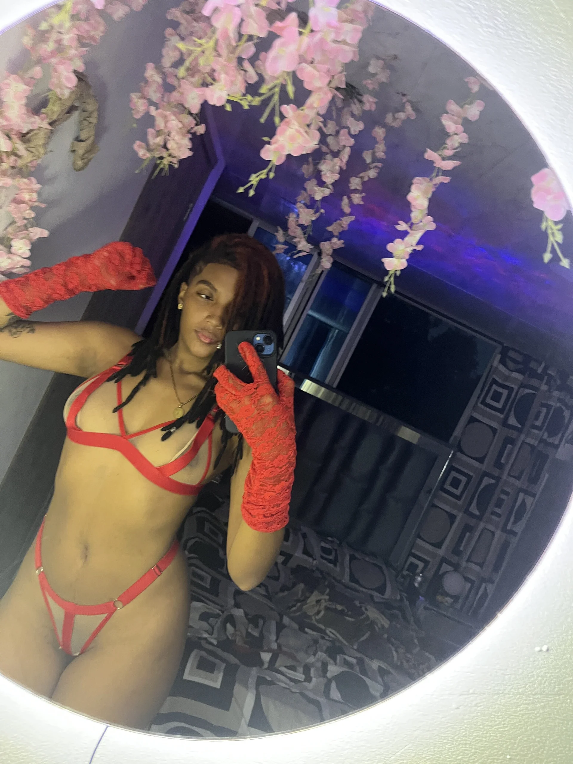 XXX Porn Photo of Nude Kassy_dreadlocks 3