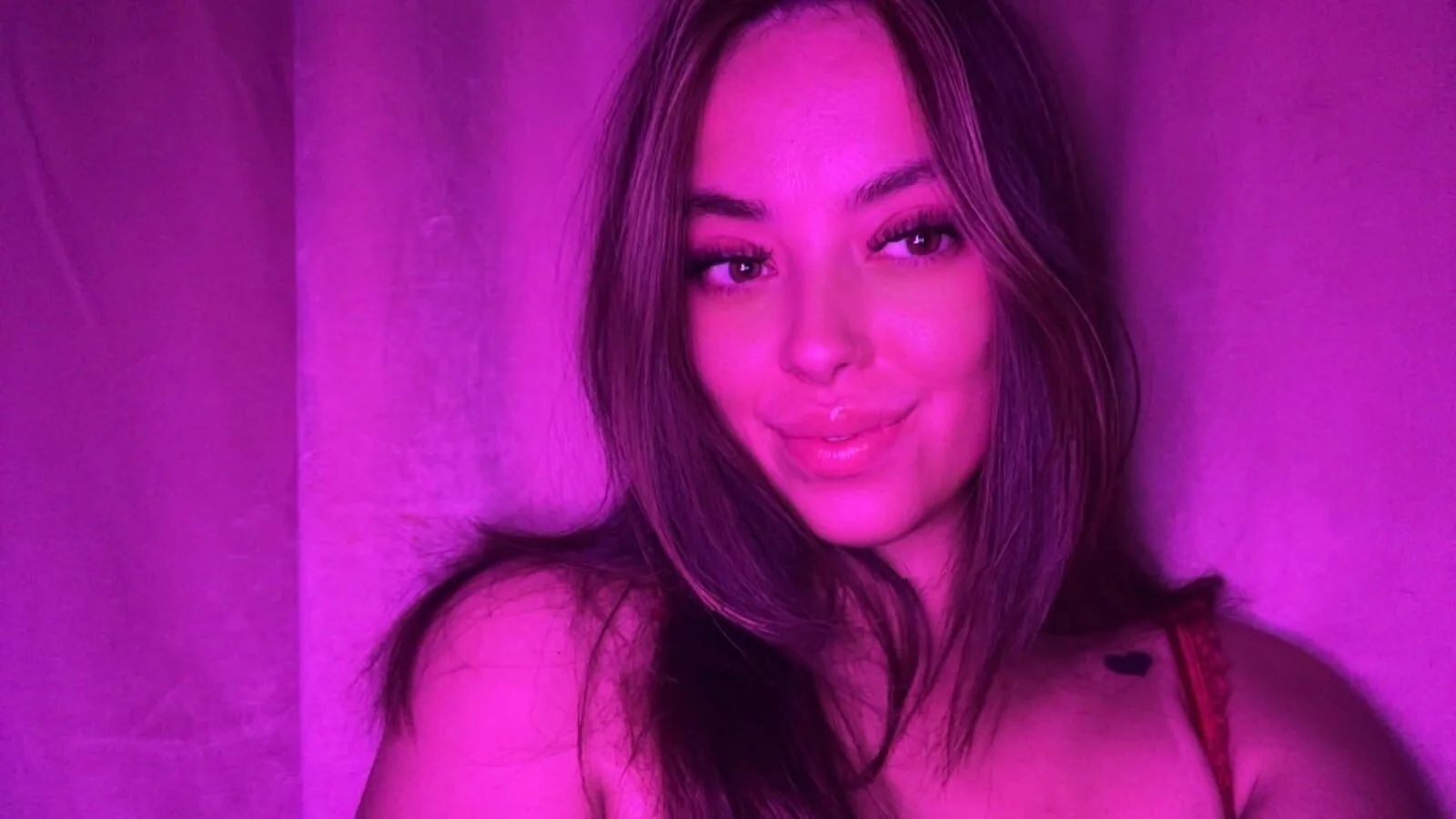 XXX Porn Photo of Nude ShannonBrunetteUKx 2
