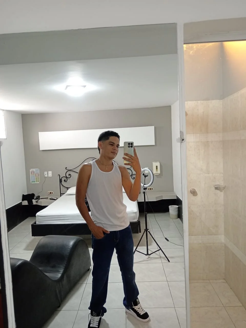 XXX Porn Photo of Nude edy_play 3