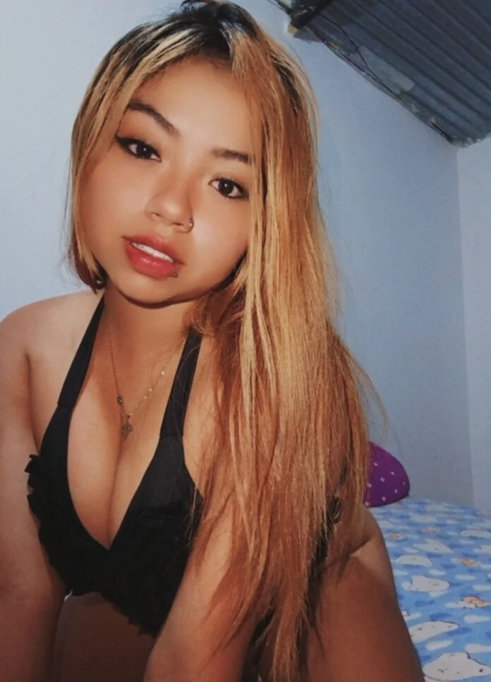 XXX Porn Photo of Nude Emily__Hott 15