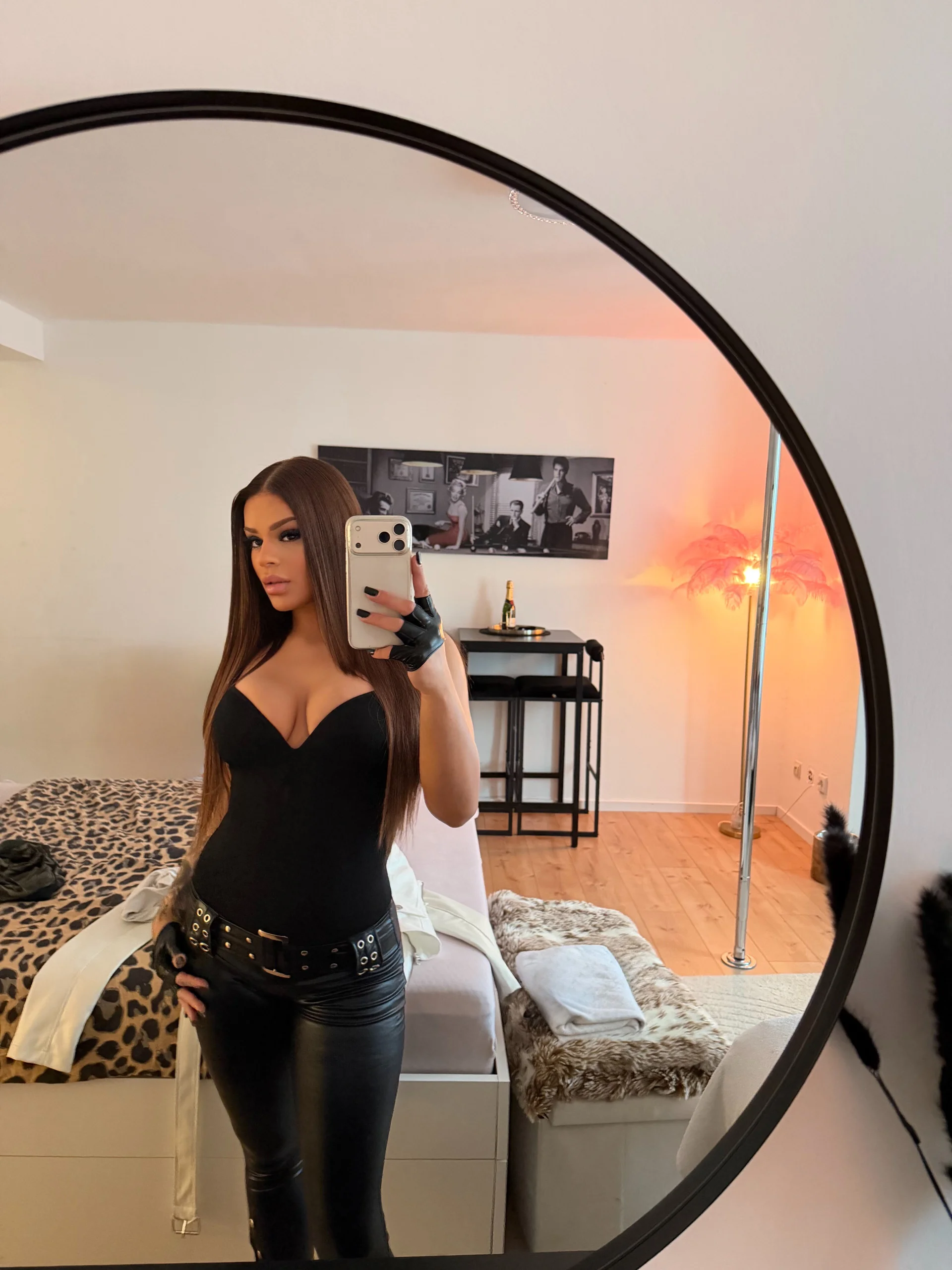 XXX Porn Photo of Nude BellaaVixen 1