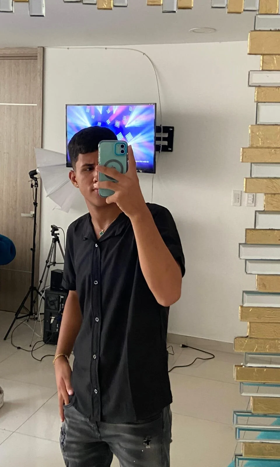 XXX Porn Photo of Nude Dylan_horny 5