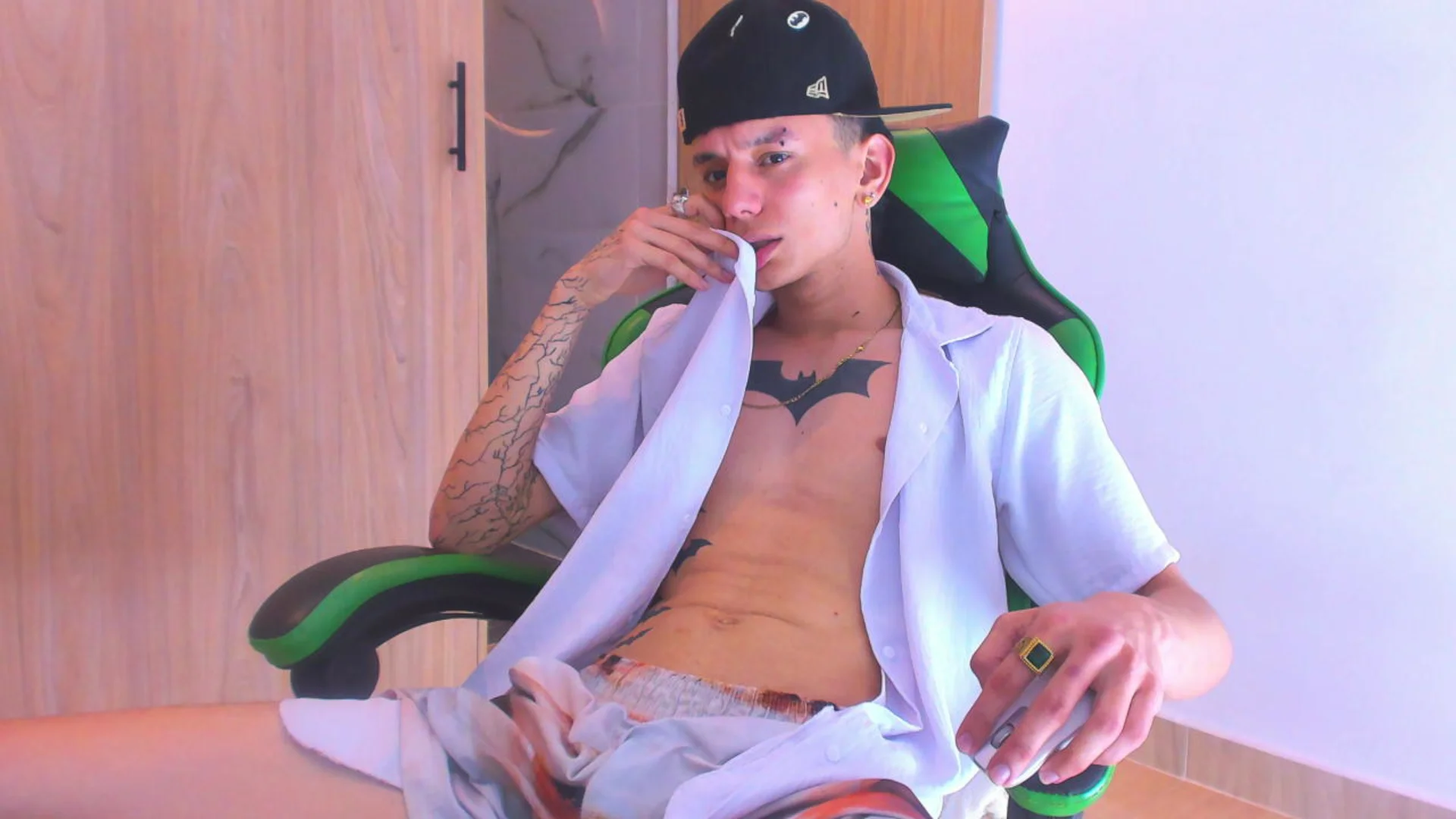 XXX Porn Photo of Nude Skinny_batman 18