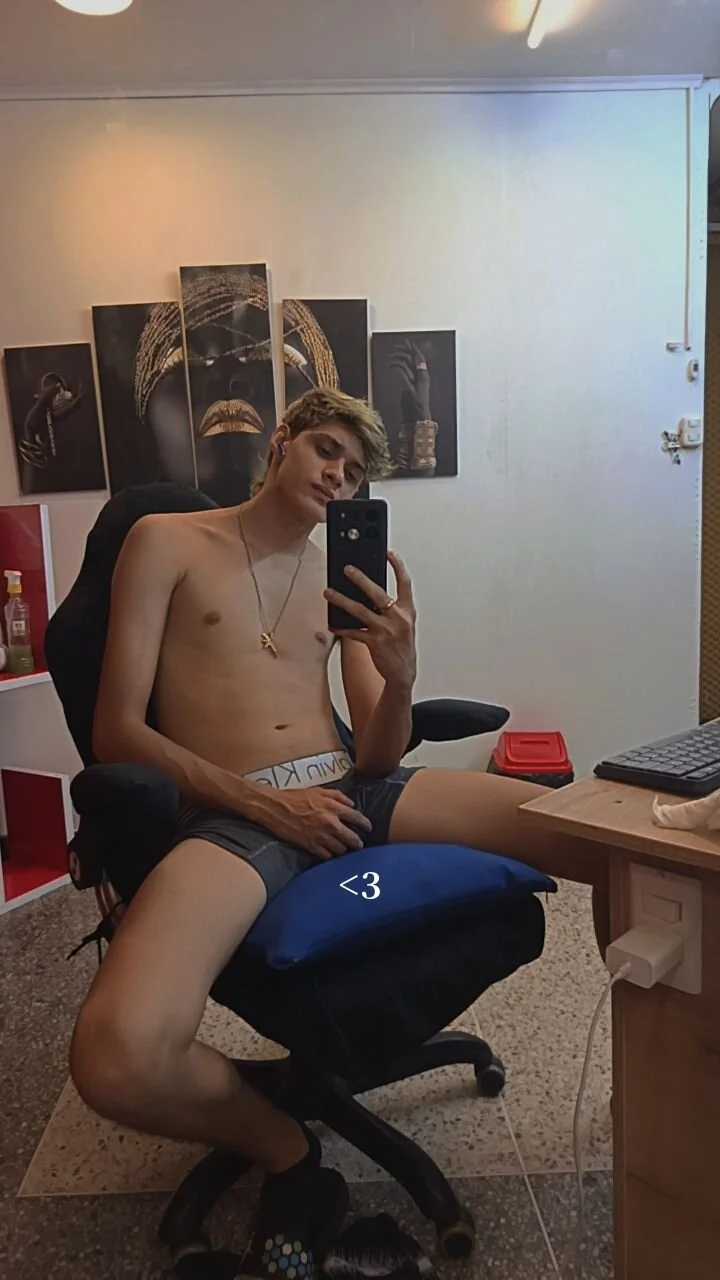 XXX Porn Photo of Nude flaquito___ 4