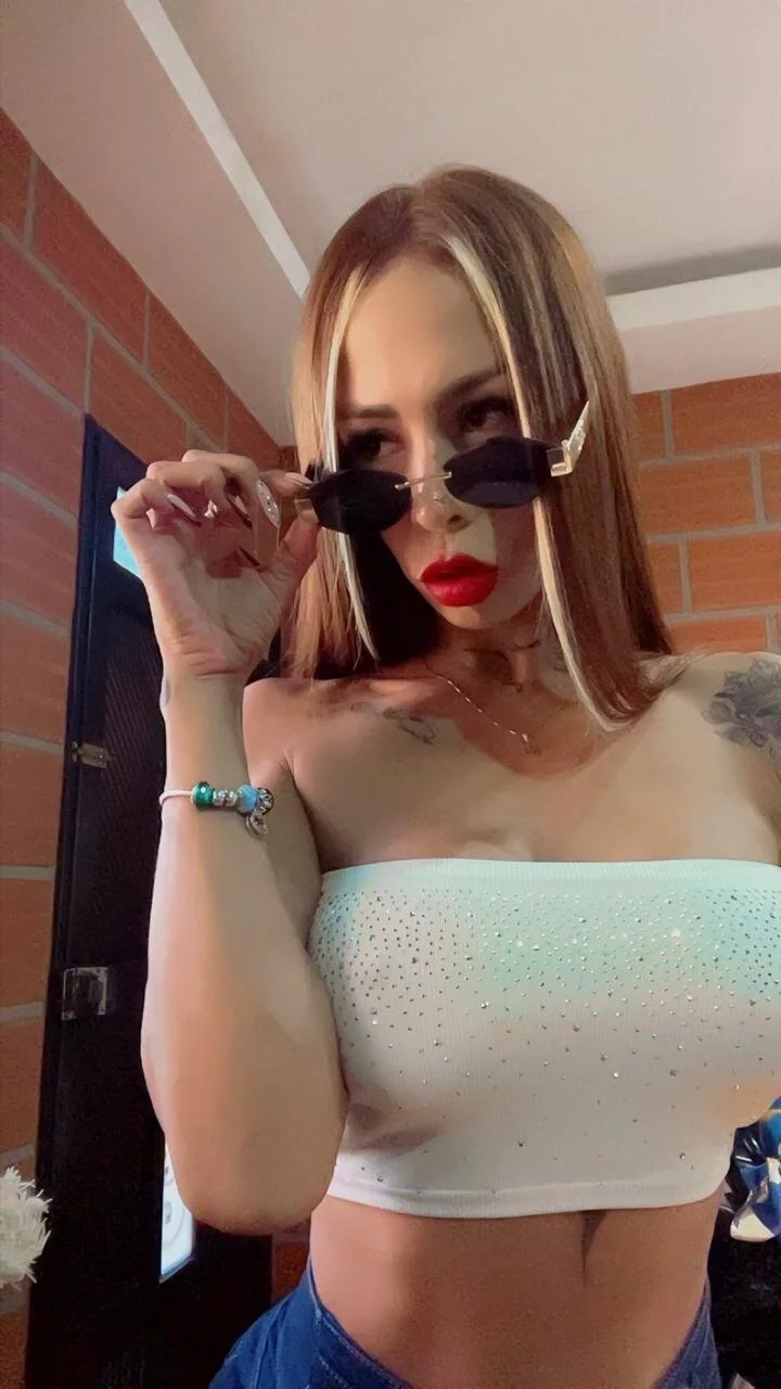 XXX Porn Photo of Nude zinnia_mosley 222