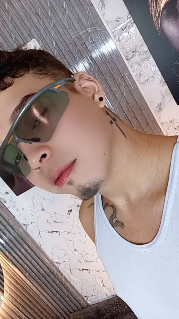 XXX Porn Photo of Nude Thomas_boy_ 1