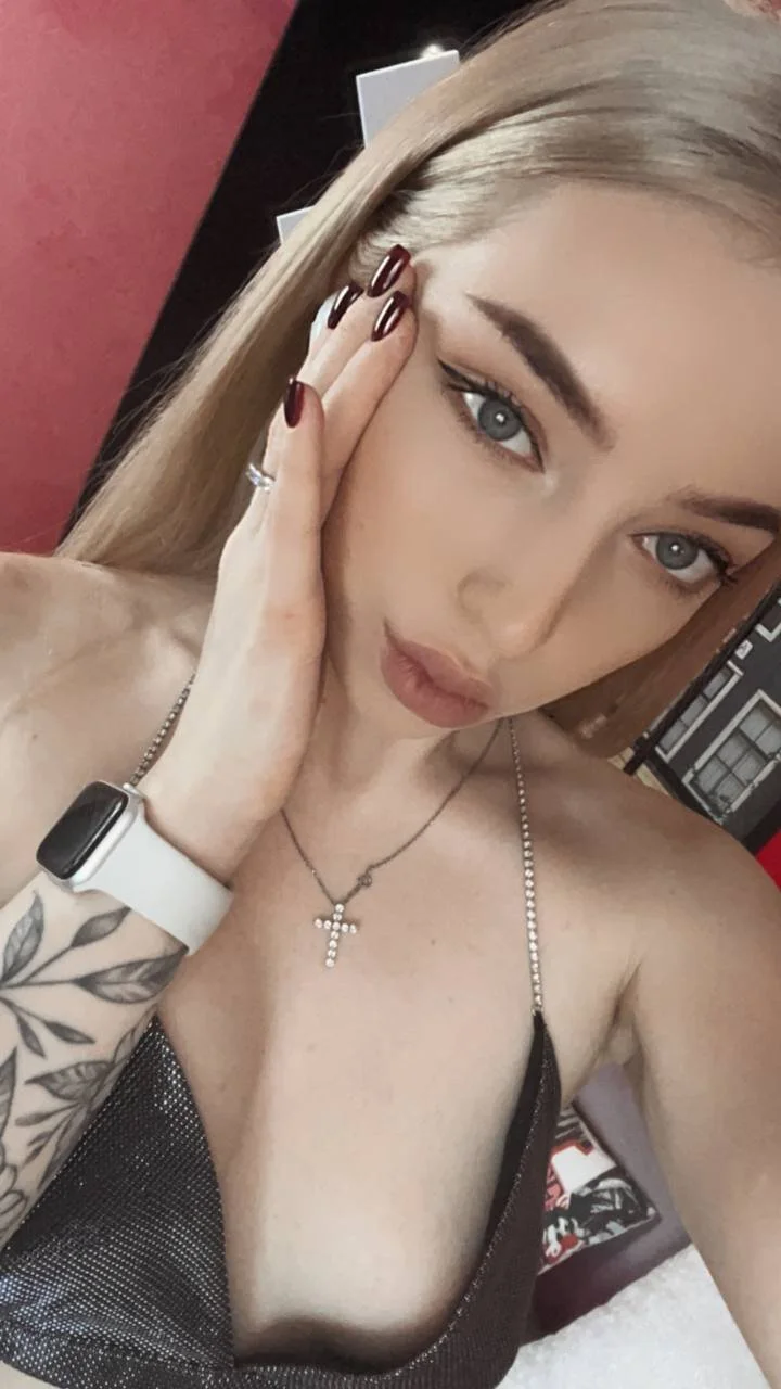 XXX Porn Photo of Nude OhMyEmma 2