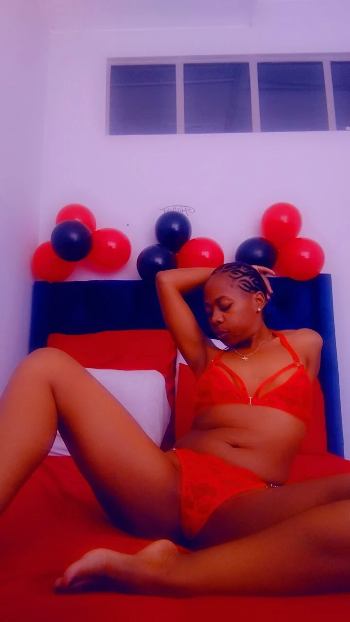 XXX Porn Photo of Nude QUEENMANDYY 4