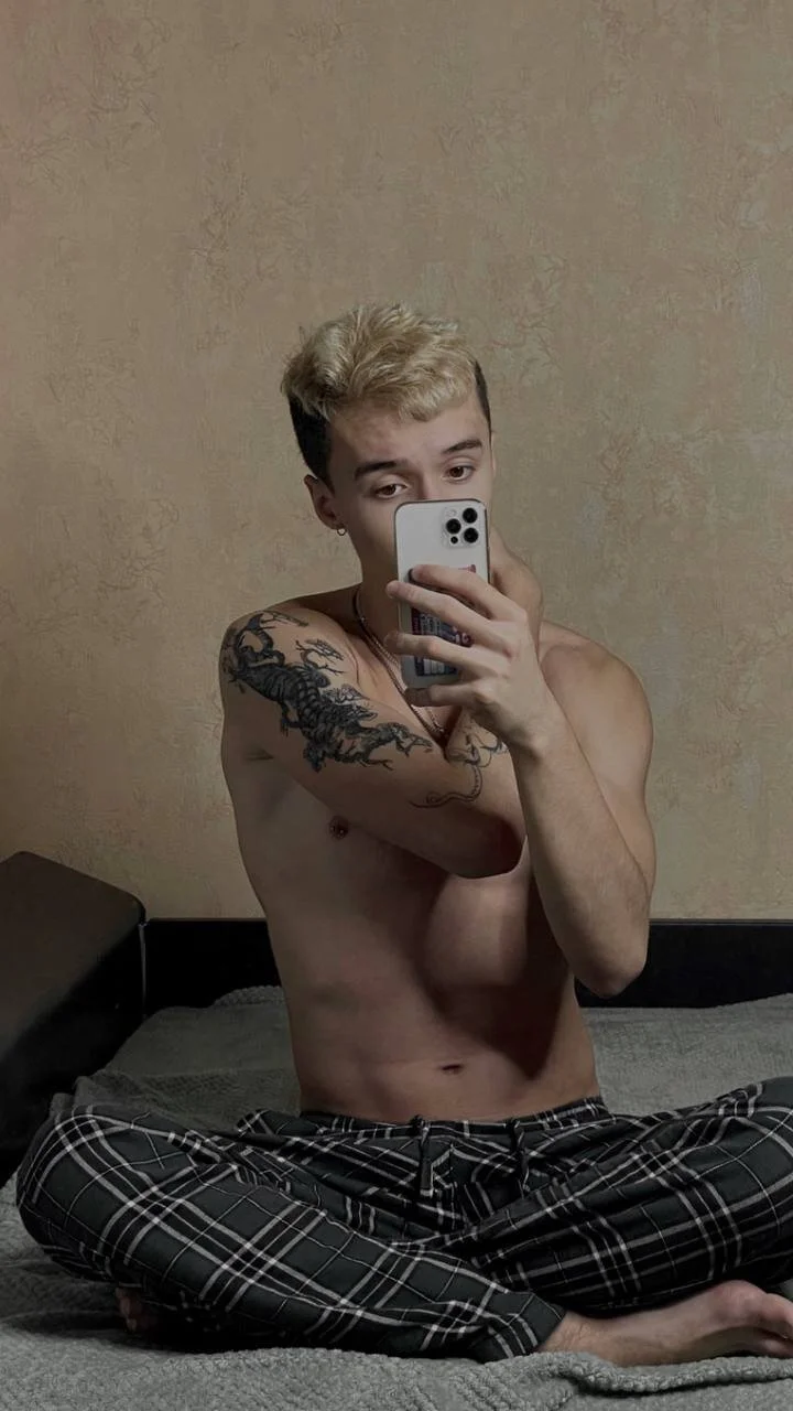 XXX Porn Photo of Nude MasonWarholl 1