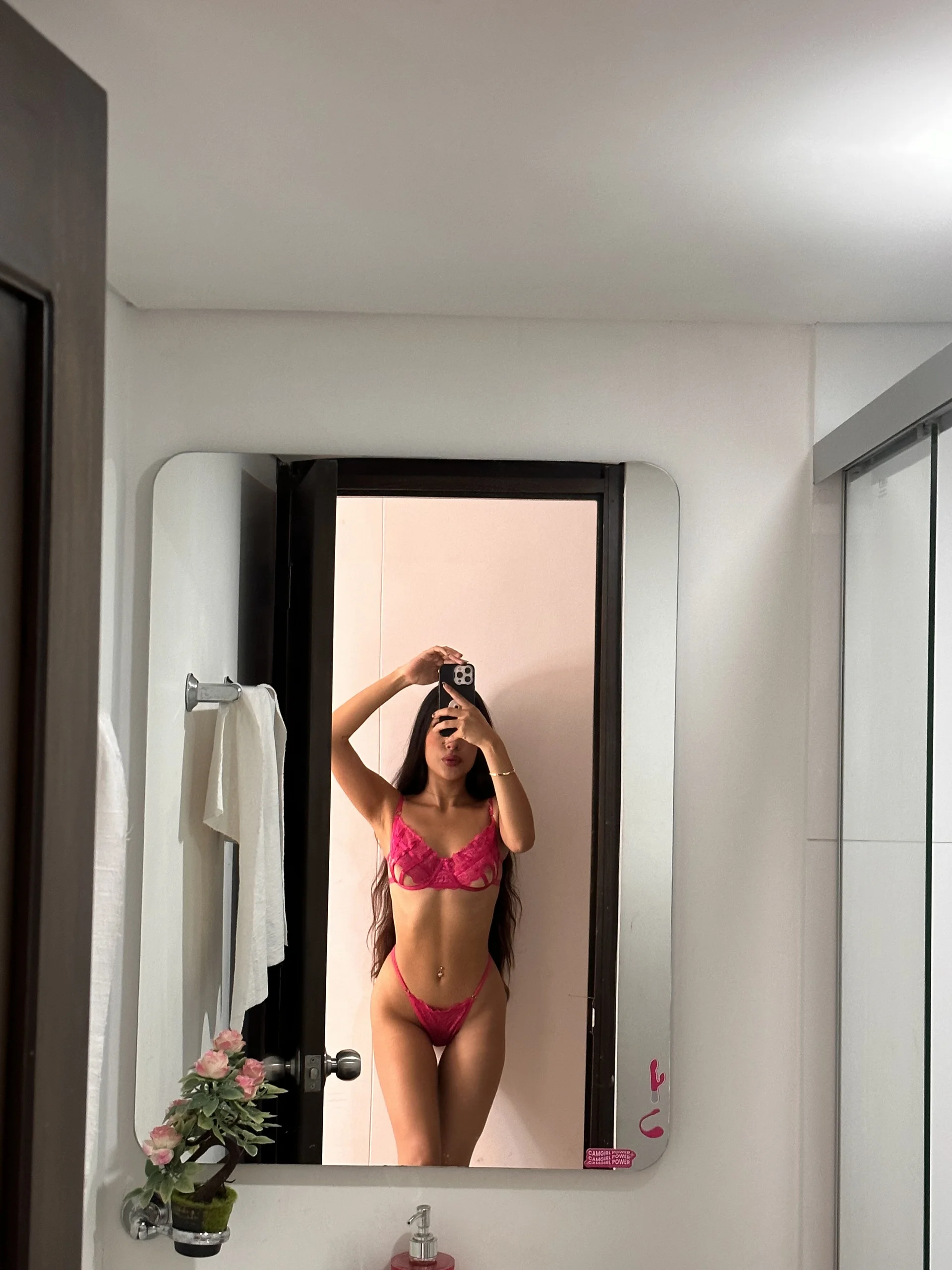 XXX Porn Photo of Nude angelYtonnyy 1
