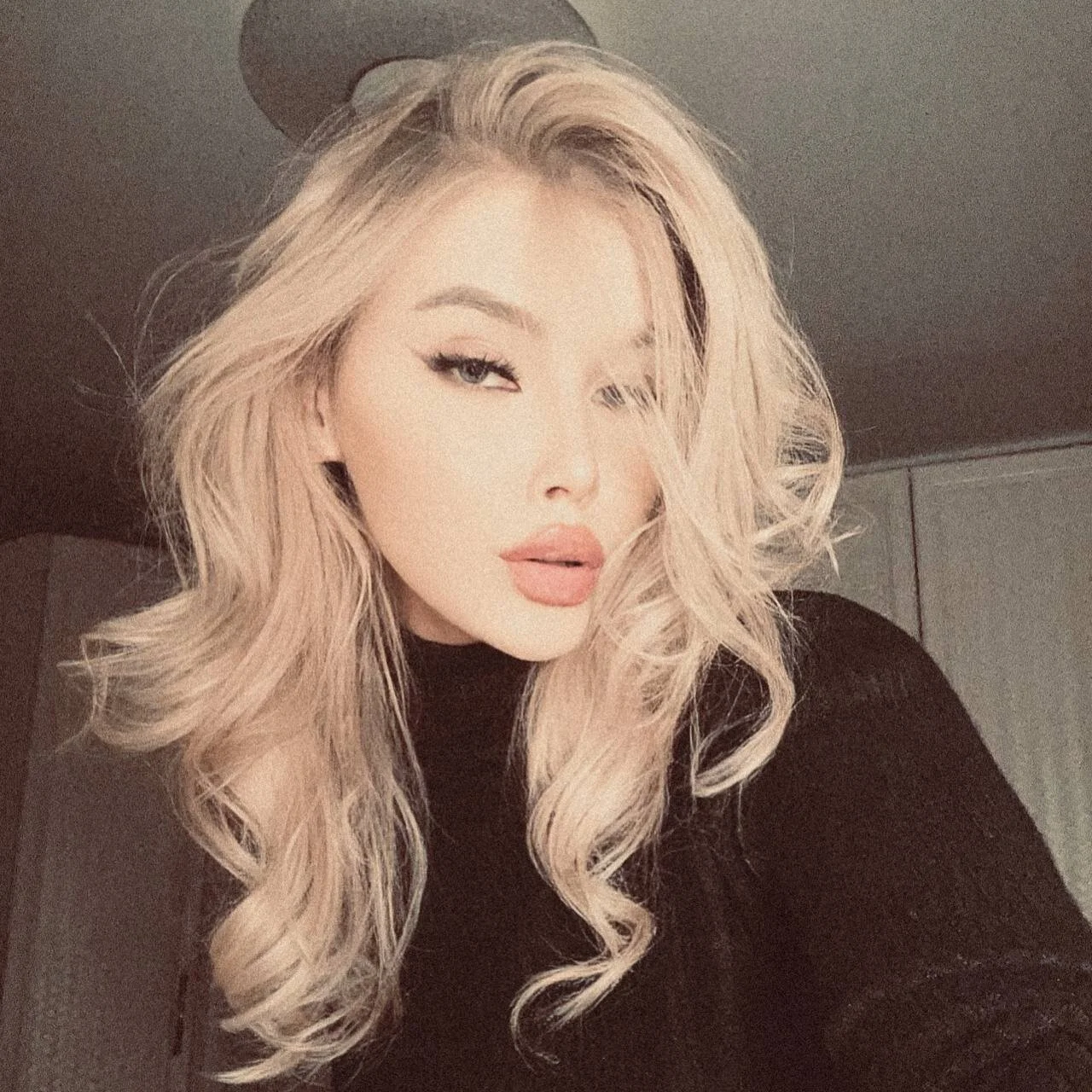 XXX Porn Photo of Nude BlondeAura 1