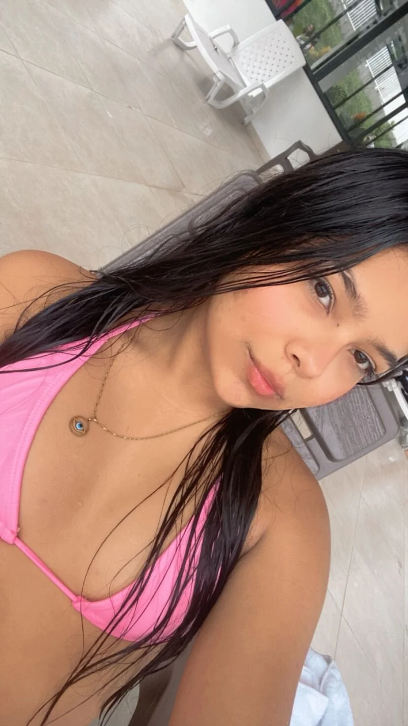 XXX Porn Photo of Nude lizycarter 8