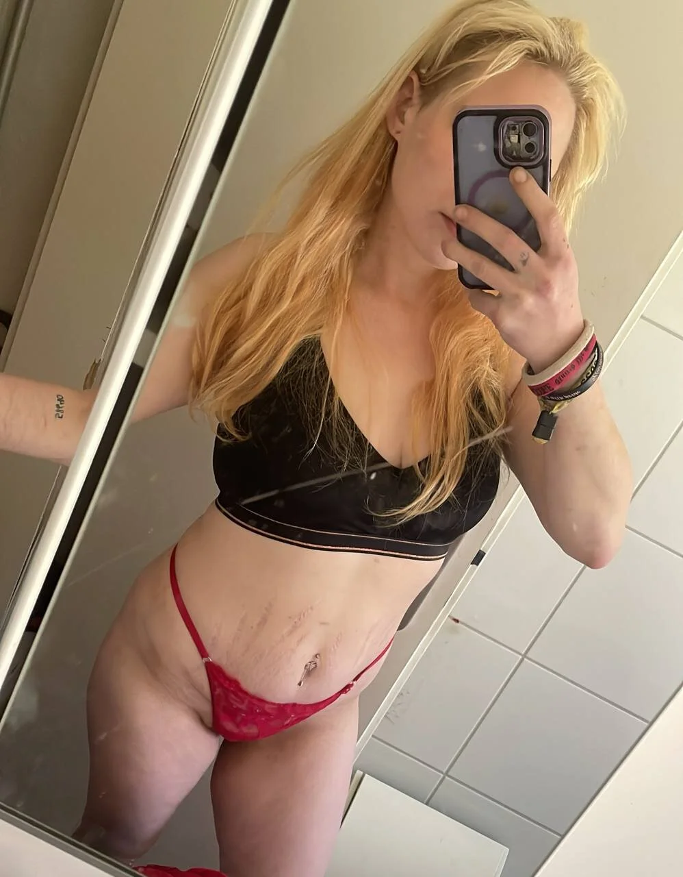XXX Porn Photo of Nude HotPurpleHaze 6