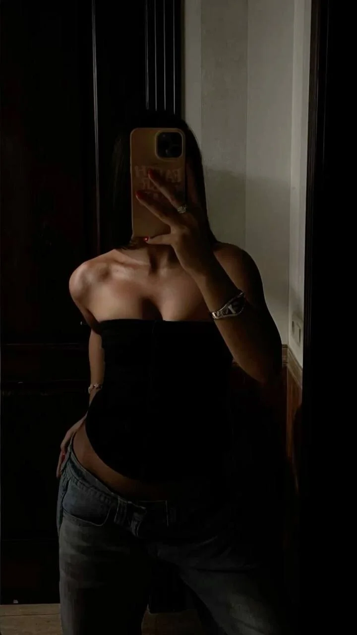 XXX Porn Photo of Nude Foxy_April 2