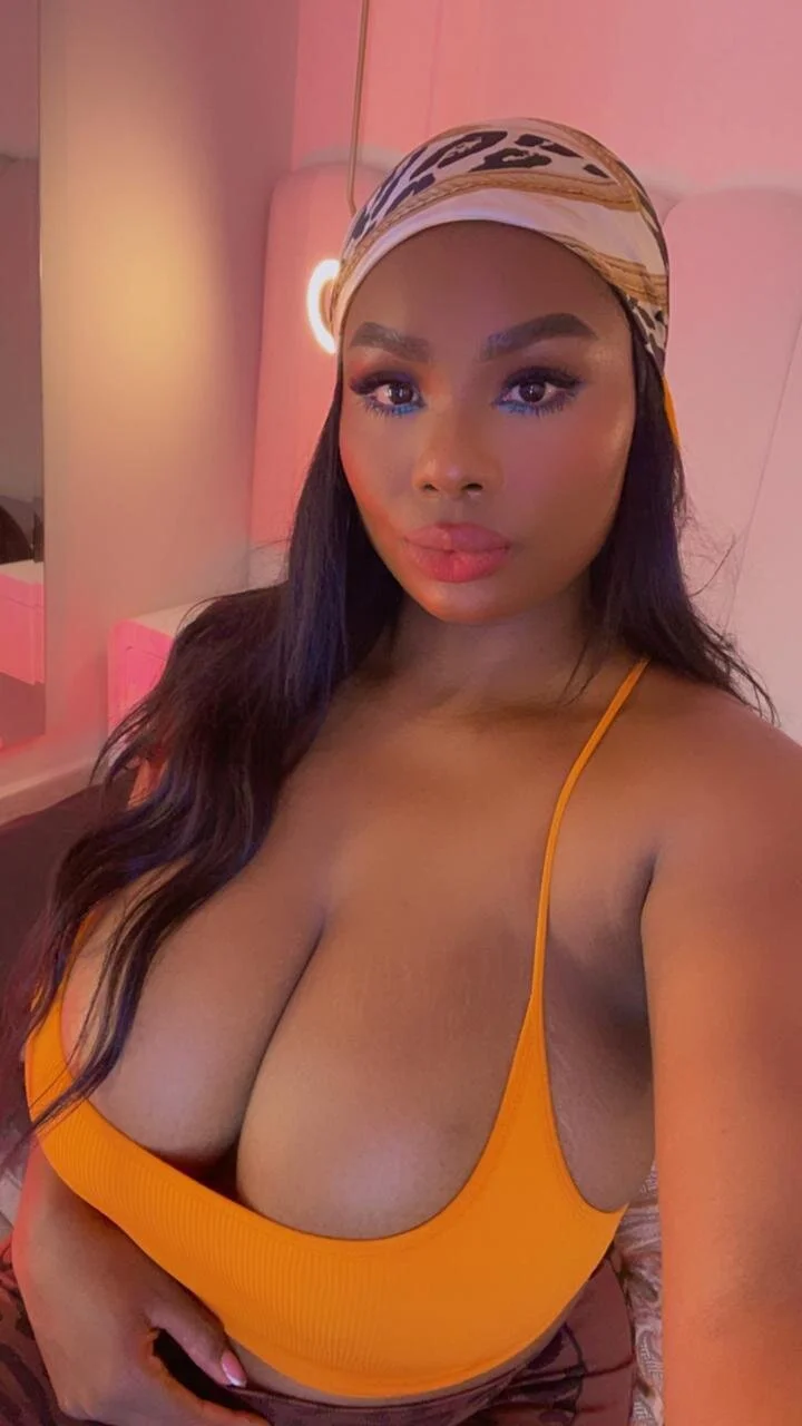 XXX Porn Photo of Nude huge_boobs_ebony_ 3