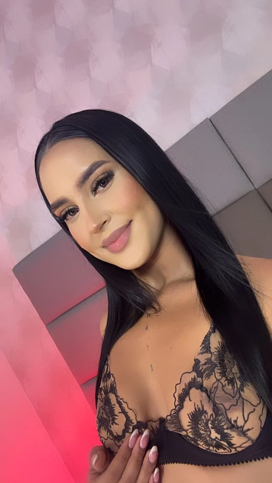 XXX Porn Photo of Nude Emily_luve 15