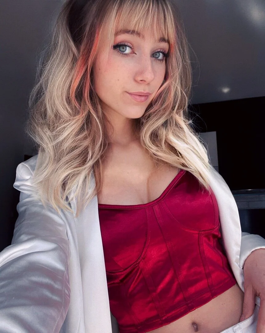 XXX Porn Photo of Nude LuciaYoung 6