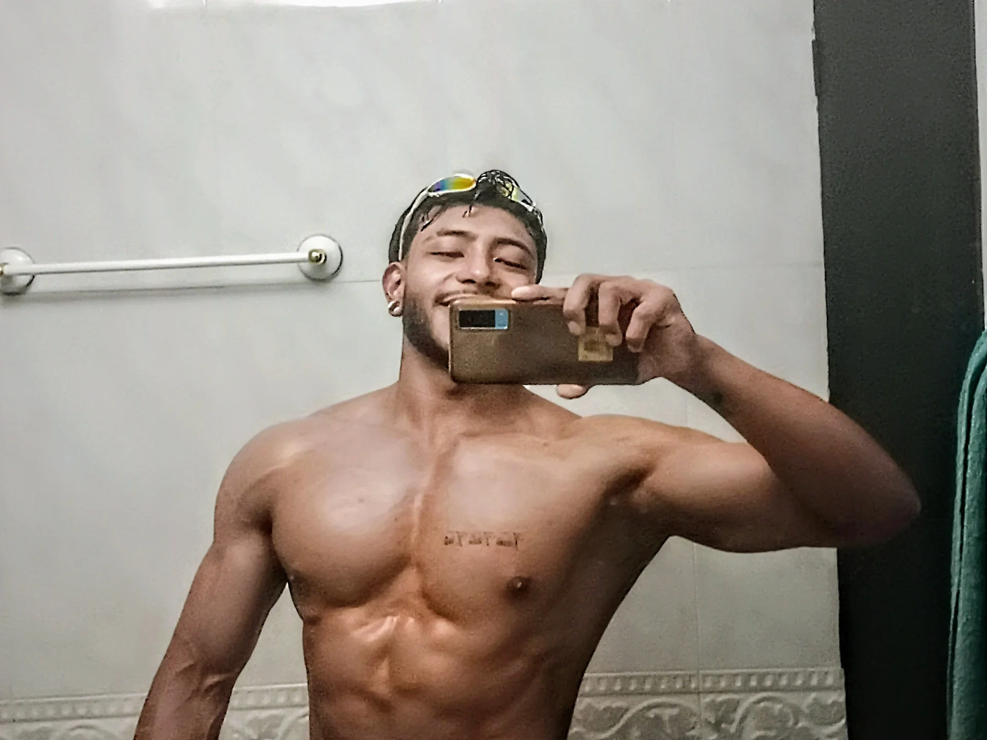 XXX Porn Photo of Nude Troyy_lee1 1
