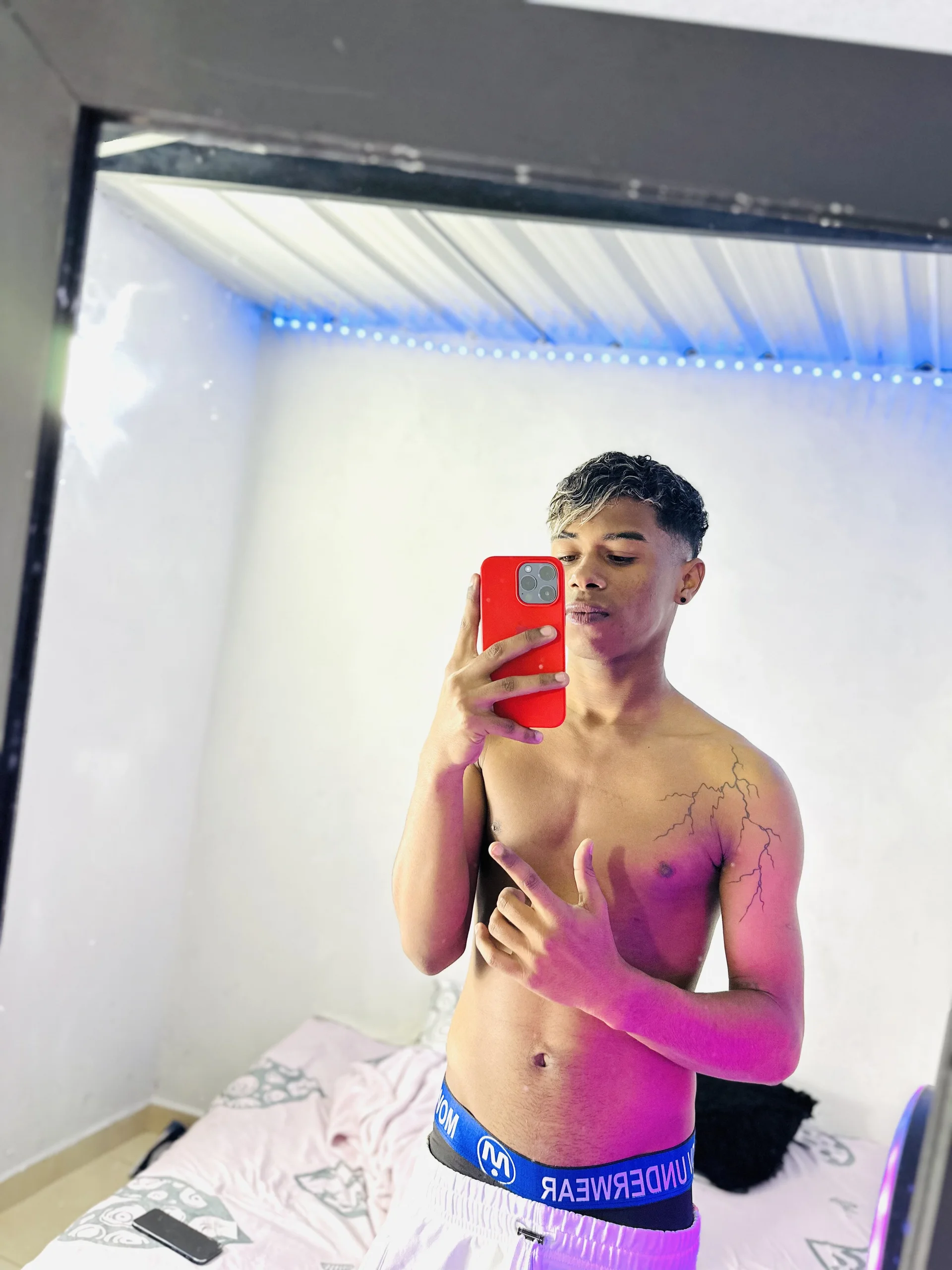 XXX Porn Photo of Nude yoendris_boy 3
