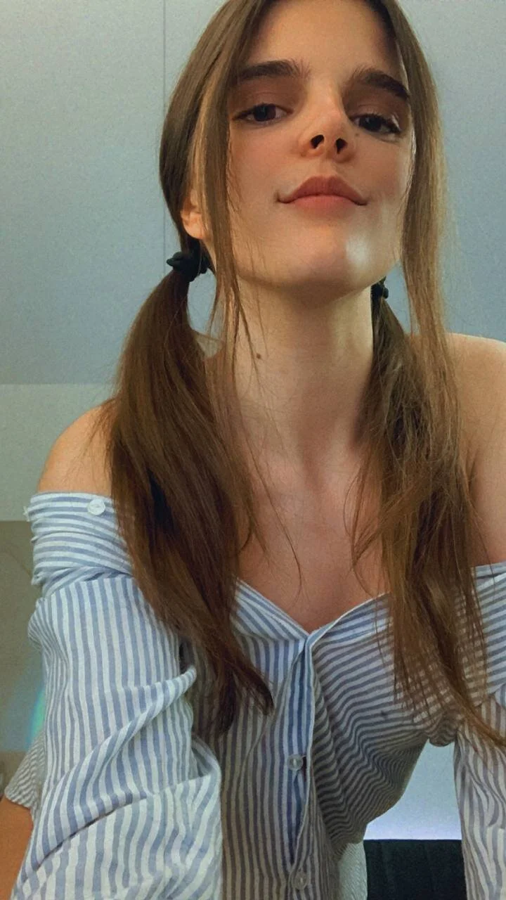 XXX Porn Photo of Nude Ema_X_Love 11