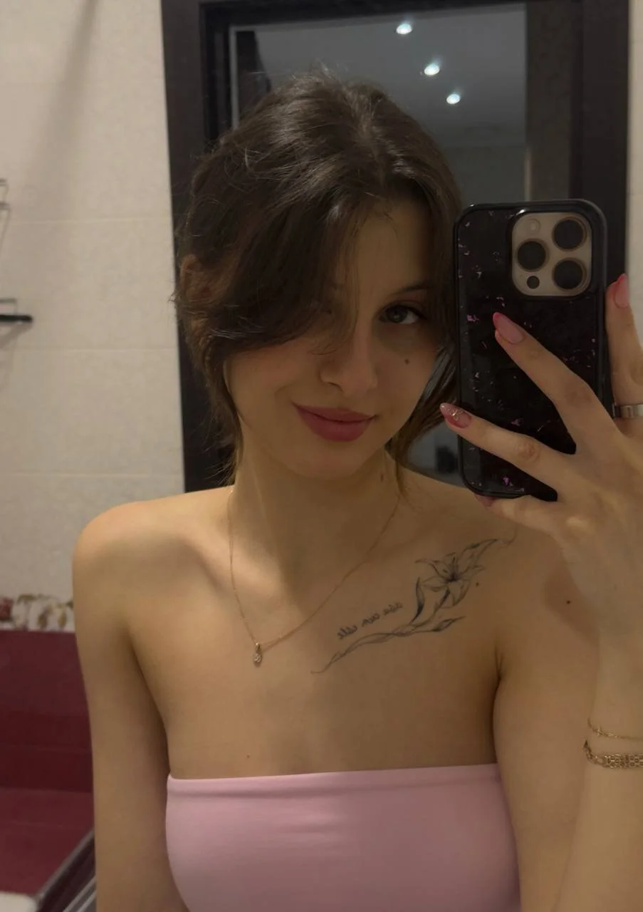 XXX Porn Photo of Nude LouiseChavez 421