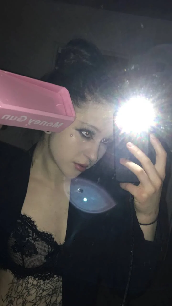 XXX Porn Photo of Nude LunaTempted 4